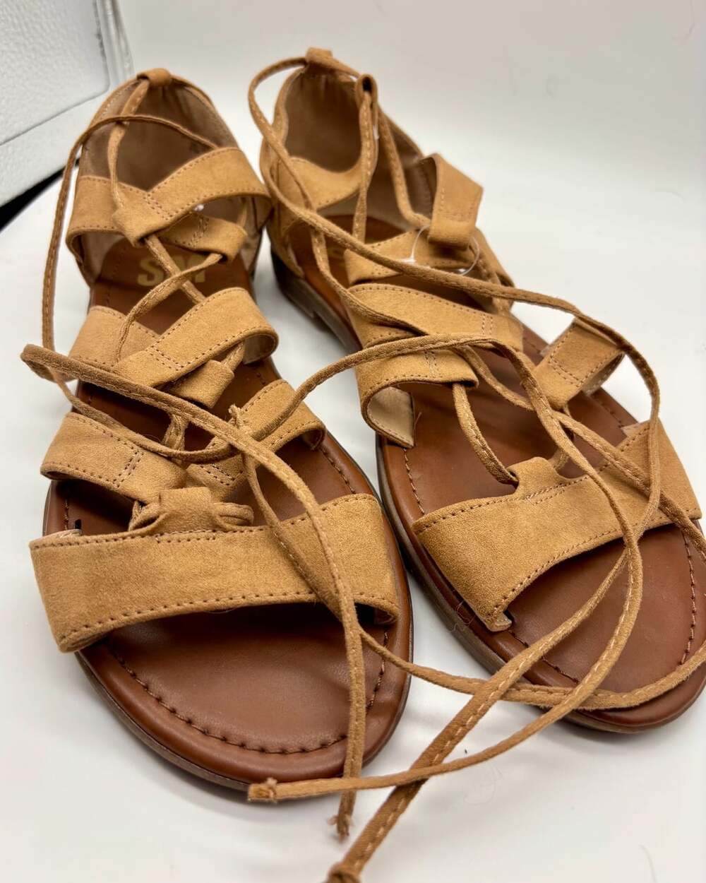 Steve Madden Mercedes Tan Suede Lace Up Gladiator Flat Sandals Size 8.5M